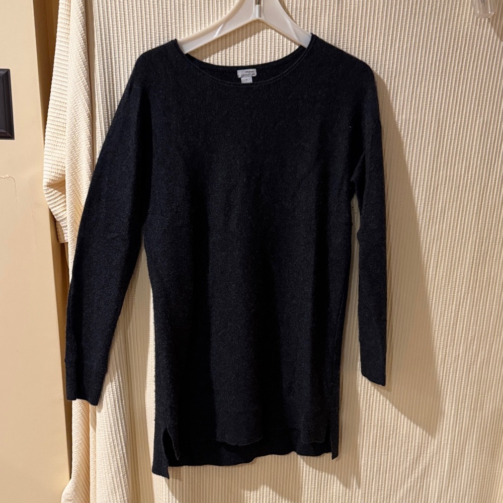 Black cashmere and wool blend long sleeve sweater